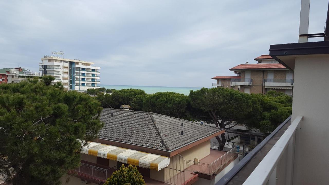 Residence Gallo - Walterigato Apartments Per Solo Famiglie Lido di Jesolo Exterior photo